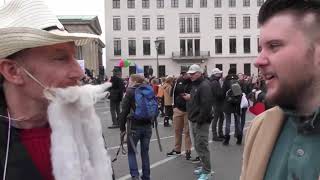 Gurkensohn auf der Corona Demo Berlin Lachvirus (Re-Upload)