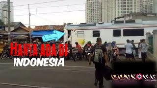 NGAKAK momen di REL KRETA API hanya ada di [INDONESIA]