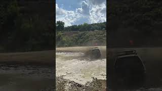 Jeep Liberty Hitting a little mud hole. Lifted KJ Locked diff 31s