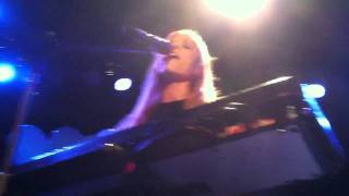 Wolf & I by Oh Land LIVE at the Bowery Ballroom NYC 9/26/11