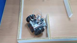 Floodfill maze solver robot