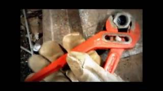 How I turn a broken screw with stick welder/Πως βγαζω μια σπασμενη βιδα με την ηλεκτροκολληση