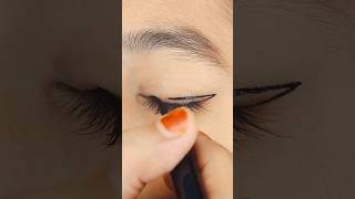 Creative eyeliner look 🥰 makeup eyeliner tips 😍 #shorts #makeup