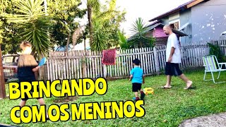 Uma tarde de sábado com os meninos - Jogo de tênis