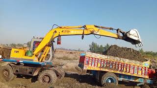 Heavy equipment loading great view by operator||hitachi excavator