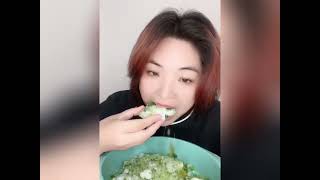 Her solo bites only| Ice ASMR frozen freezer eating #mukbang #icebites #asmreating #iceasmr