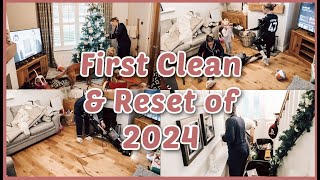 CLEAN AND UN-DECORATE WITH ME | POST CHRISTMAS CLEANING MOTIVATION | CLEAN WITH ME 2024