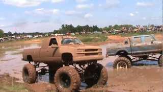 Big block chevy mud truck almost stuck