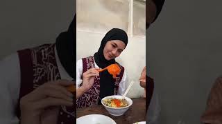 Kesederhanaan Paula Verhoeven Makan Mie ayam di pinggir jalan bareng Kiano || #shorts