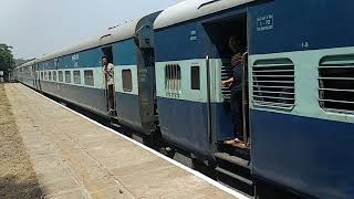 12450 Goa Sampark Kranti Express arriving at karmali station