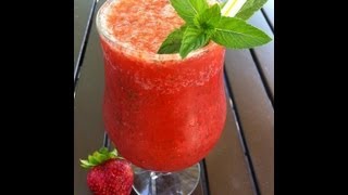 How to Make a Strawberry Mo-Daiquiri Recipe ~ Strawberry Daiquiri Meets Mojito in a Blender