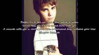 Justin Bieber - Love me + Lyrics on Screen