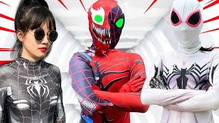 TEAM SPIDER GIRL vs ALIEN SUPERHERO Blue Hero Is a BAD GUY , BAD VENOM Control Him .  Live Action