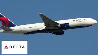 Delta 777-200LR  takeoff from JFK International Airport