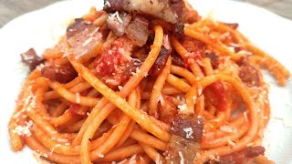 Bucatini all'amatriciana - primo piatto facile e veloce