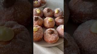 Bomboloni fritti ripieni di crema pasticcera e nutella di @midivertoacucinare  🎊