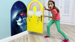 Sofia finds a secret door in her Princess room!