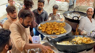 The old man selling naan tikki | Pakistani Street Food