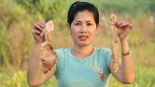 Awesome Cooking pig intestine With Vegetable Recipe -Cook Pork Recipes - village food factory