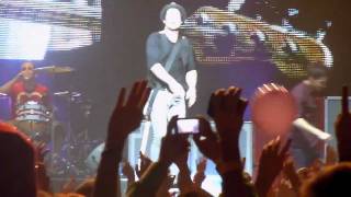 Simple Plan Summer Paradise/Move like jagger Bell Center February 23th 2012