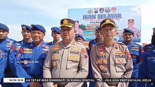 Polisi Bagikan Baju Pelampung Keselamatan Tekan Kecelakaan Perairan