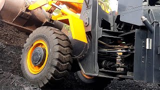 How to load coal Into lorry || সঠিকভাবে কয়লা লড়ি / ট্রাক লোড করা #viral #2023 #wheelloader