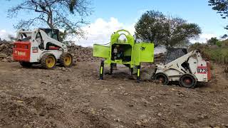 Mobile jaw crusher machine work on hook lift truck