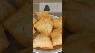 Samosa recipe-समोसा रेसिपी @reenakitchenss #shorts #viralshort #yiutubeshort #homemade #food