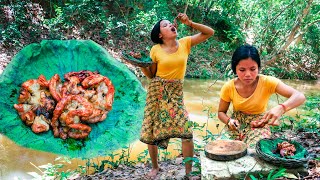 Wilderness Cooking Skills | Girl Grill Pig Intestine Delicious In River | Asmr Eating