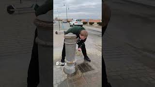 Don’t buy #water in #Rome city of UNLIMITED #FREE #agua #Italy #DrinkingFountain #Aqueduct #shorts