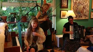 Eloise & Co full house concert