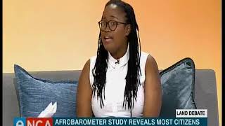 Gugu Nonjinge discussing Afrobarometer's survey on land reform, redistribution and ownership.