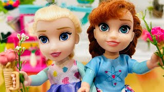 Elsa & Anna toddlers  FLOWER SHOP ! - play dough - flowers - fun - BARBIE