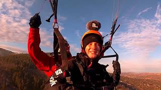 Первый полет пассажира в сопровождении / First flight and escort of an experienced paraglider.