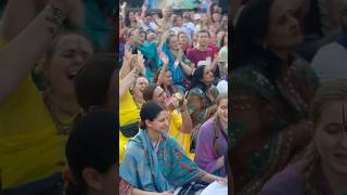 Bhakti Marga Devotees Singing with Paramahamsa Vishwananda in Kirtan