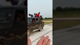 MAHINDRA BOLERO CAMPER 2.5 VS FORD ENDEAVOUR 3.2 TUG OF WAR.