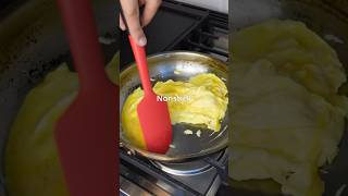 How to cook eggs on stainless steel