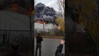 Incendie (usine de gaufre prend feux à Bruxelles )