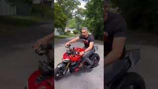 Ducati Streetfighter V4 does Stoppie #shorts