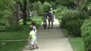 Jacob learns to ride a bike.wmv