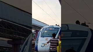 22895/Howrah - Puri Vande Bharat Express #vandebharatexpress  #indianrailways #trending