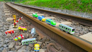 Mencari dan Merakit Mainan Kereta Alien Space Minion Bergoyang, Kereta Yamanote Plarail Set Japan