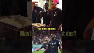 Upamecano zeigt Mbappé seine Deutsch-Skills. 😂😂😂 #mbappe #upamecano #france #deutschland