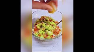 Tostada con aguacate y huevo fácil y rápido