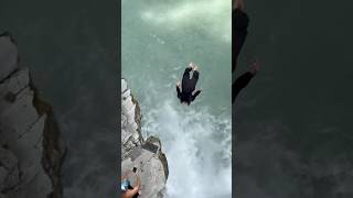 CLIFFJUMPING 75 feet