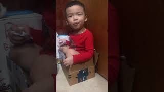 Unboxing the boy #unbox #unboxing #singer #singing #luxurygift #mostexpensivethings #mylife #mylove