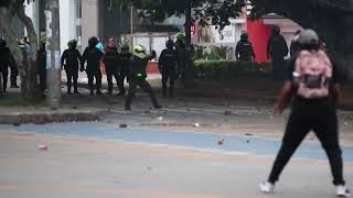 Colombian policeman trolling the crowd!