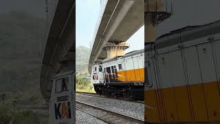 Momen KA (40) Argo Parahyangan melintas dgn sapann S35 panjang #shorts #kai #keretaapi #ptkai