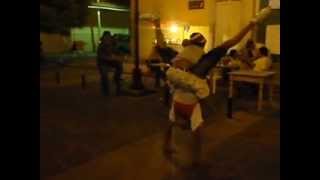 Nicagaruan breakdancers