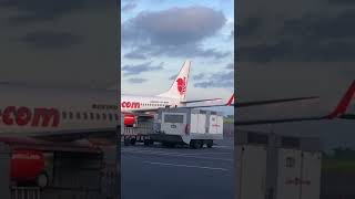 Landing Lion Air Bandara Juanda Surabaya